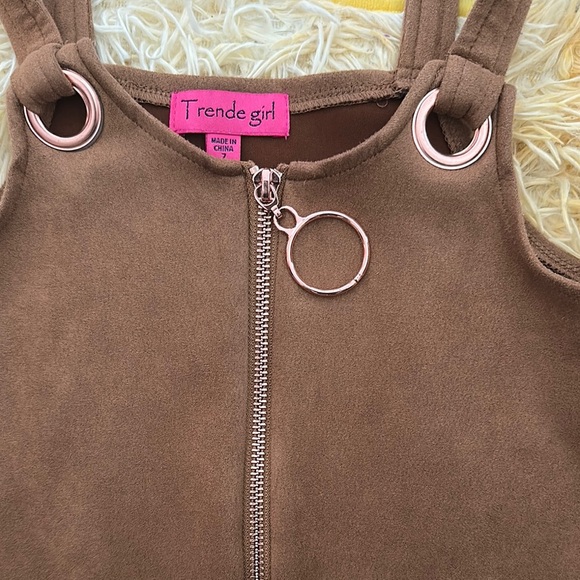 Brown Sleeveless Dress with Front Zipper - Picture 2 of 6